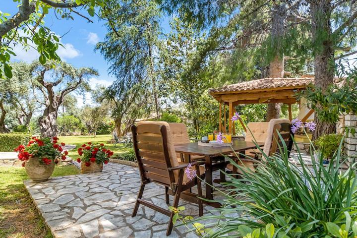 Poly'S Villa Lefkada Apolpaina ภายนอก รูปภาพ